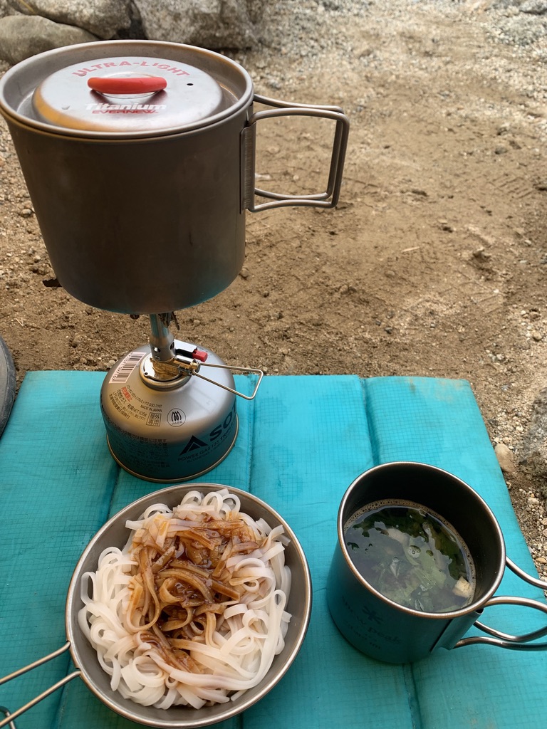 夕食はまずお湯を沸かすところから