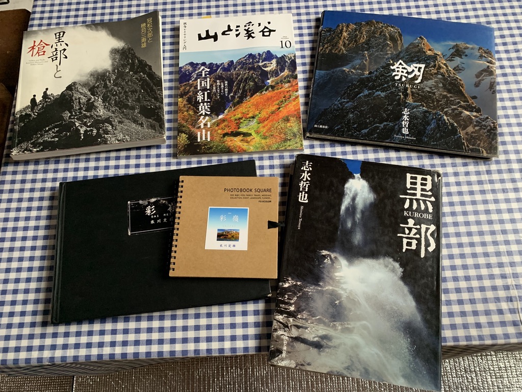 山小屋にあった写真集、雑誌