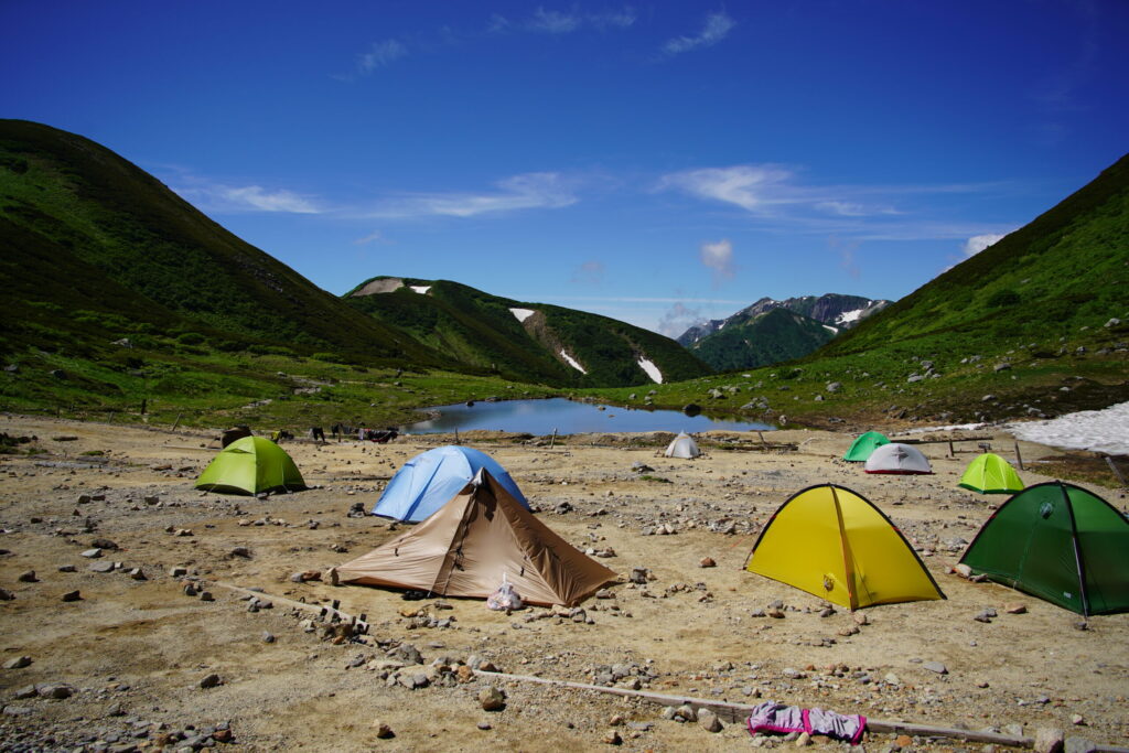 双六小屋のテント場。双六岳から槍ヶ岳へ向かうなら、ここを通ります