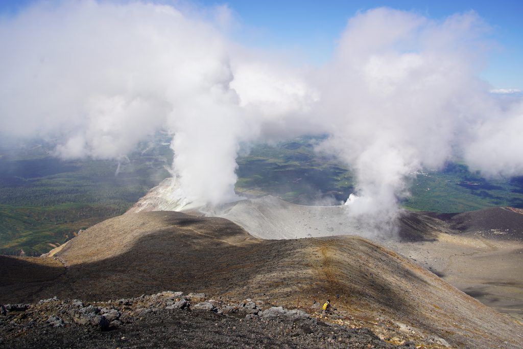 十勝岳の噴気。2021年9月に歩いたときのものです