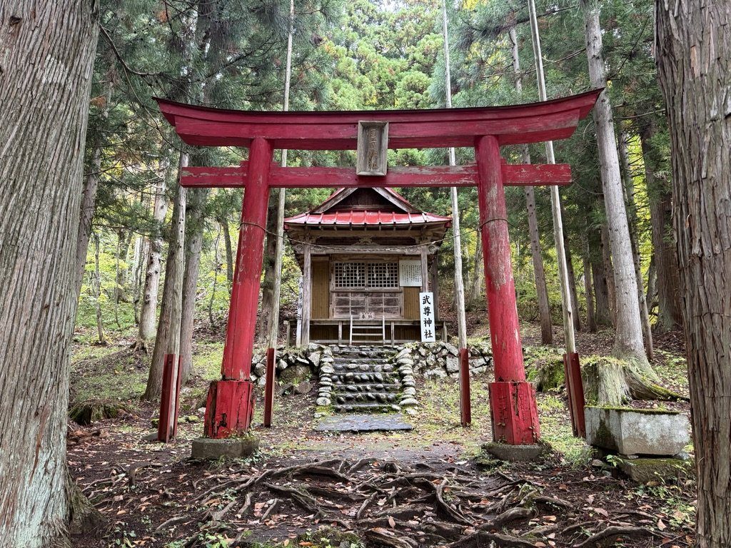 武尊神社。登山口の名前はここから来ています