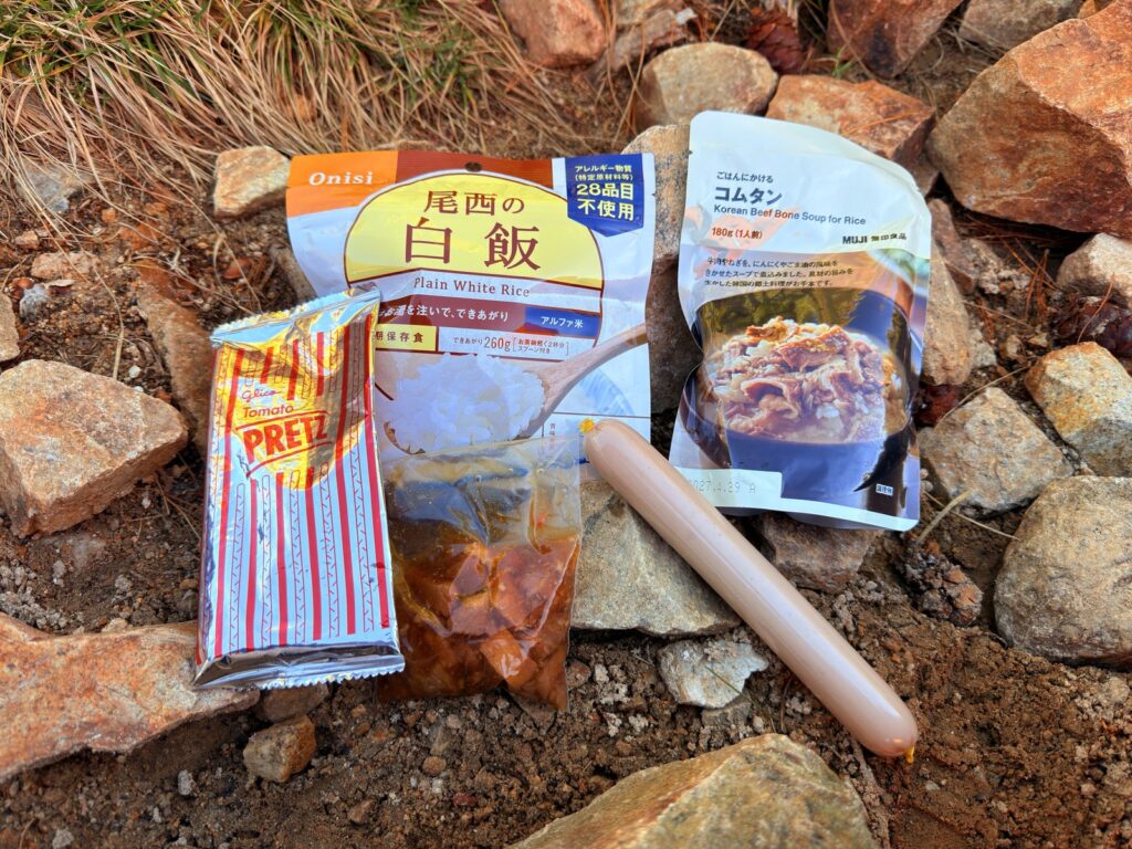 尾西の白飯、無印良品のコムタン、プリッツ、ソーセージ