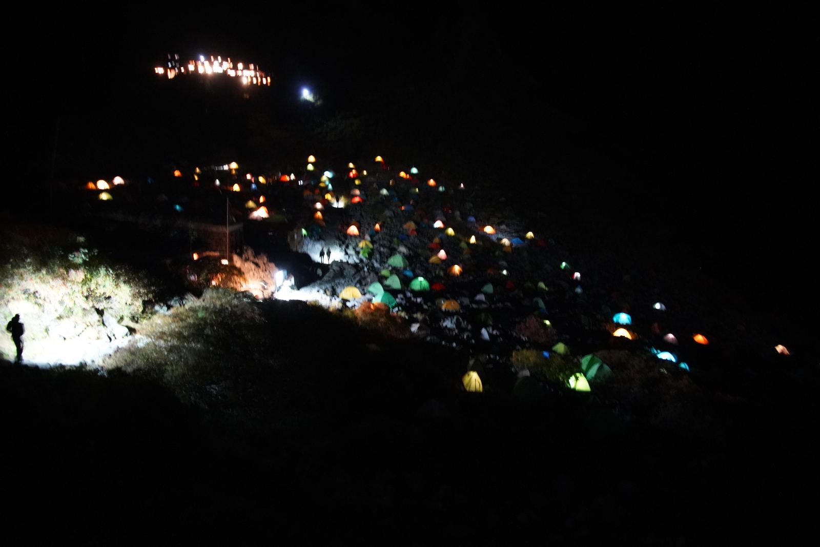 涸沢のテント場の夜。
