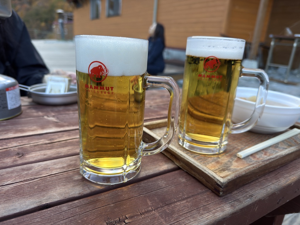 山友と、生ビールで乾杯