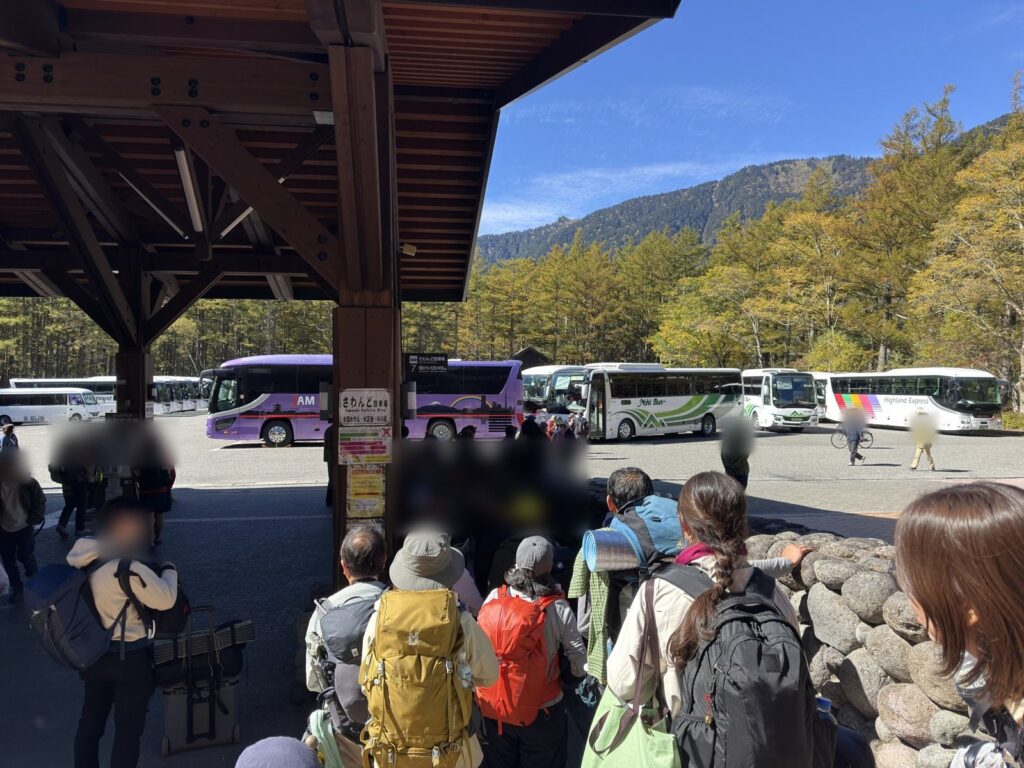 10時54分、上高地のバス乗り場