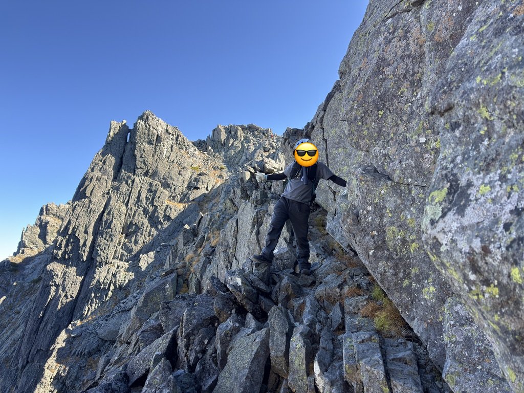 岩場のトラバース　山友は余裕みたいです笑