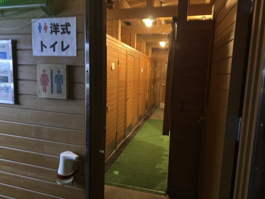涸沢ヒュッテのトイレ(夜2時)