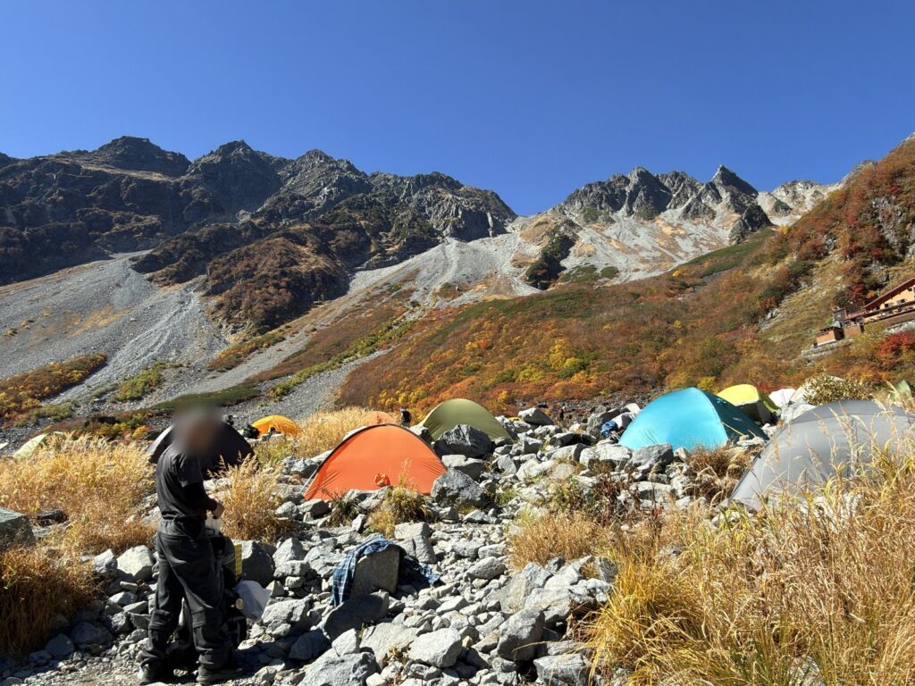 10月10日10時52分。着いたときのテント場
